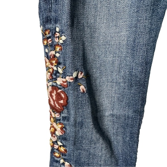 Abercrombie & FITCH distressed size 24 flower jeans skinny ankle length. - Picture 6 of 8